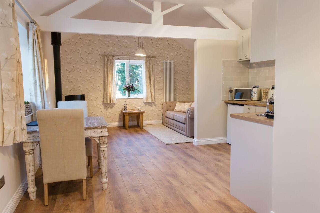 Thrush Nest Cottages - Wren Cottage Sleeps 4, 2 Bedrooms & Stable Cottage Sleeps 2, 1 Bedroom York Exterior foto